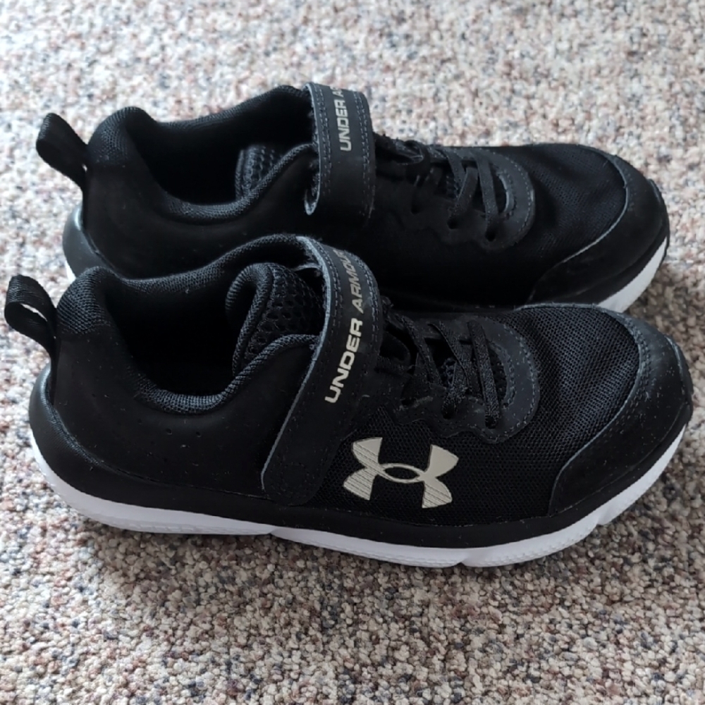 Under Armour Big Girl Black and White Sneakers with Velcro Strap. Worn Only Once